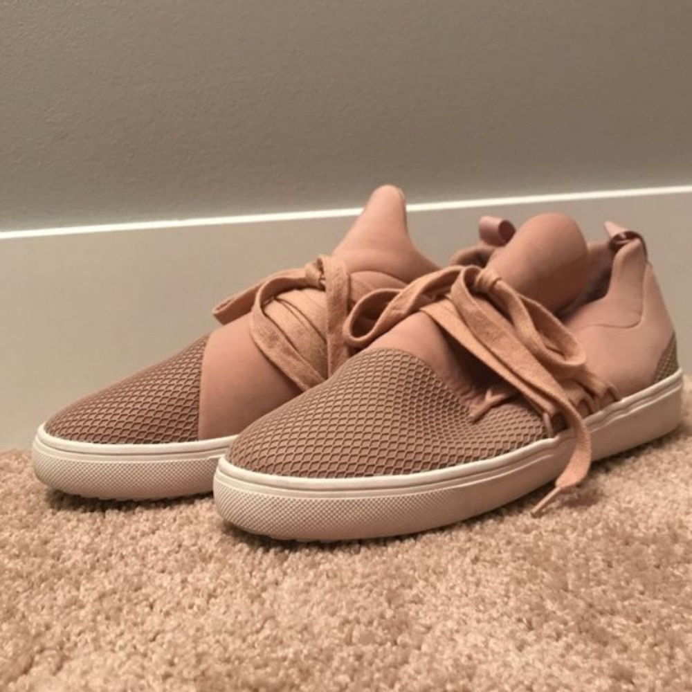 Steve Madden Pale Pink Sneaker
